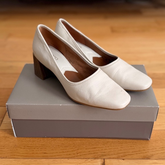 Franco Sarto Neveah Leather Pumps in Putty | Size 7 - Picture 1 of 6